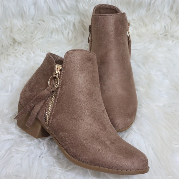 2Y Dusty Rose Booties - Picture 7 of 16